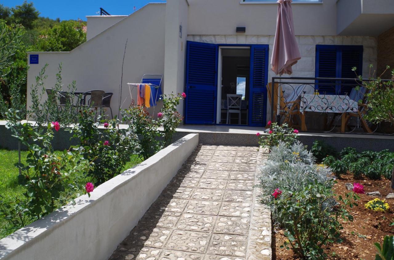 Apartments By The Sea Slatine, Ciovo - 14158 Екстериор снимка